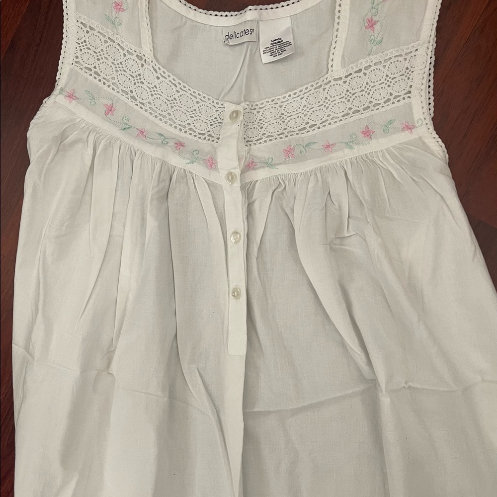Ladies Vintage Lace Nightgown by Delicates NWT in Large!